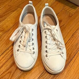 Vionic White Casual Footwear